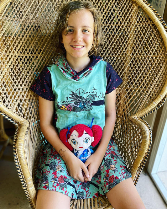 Spooky girl loving h
